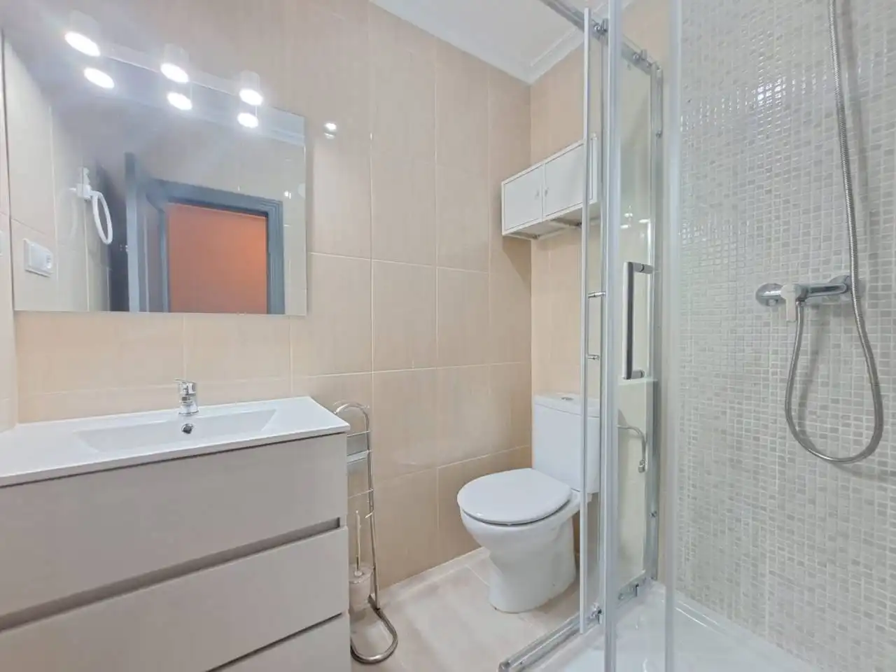 Bany de Pis en venda en Burgos amb Calefacció, Parquet i Terrassa