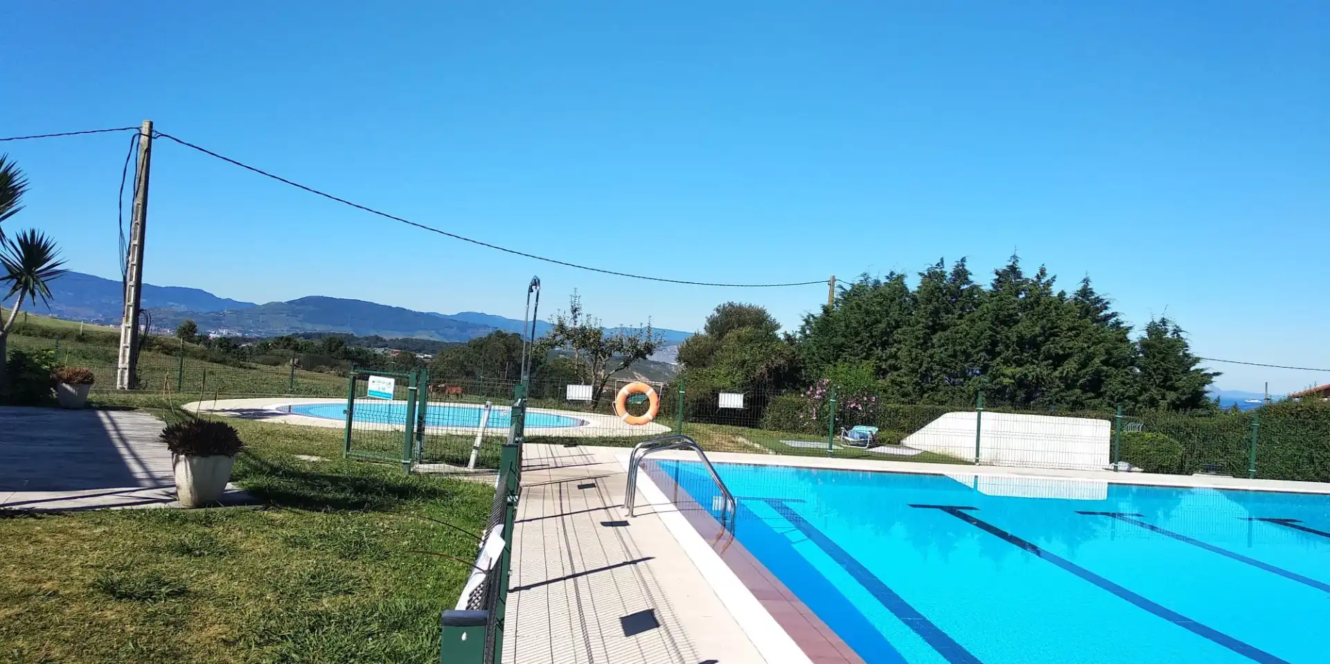 Piscina de Dúplex en venta en Barrika con Calefacción, Terraza y Trastero