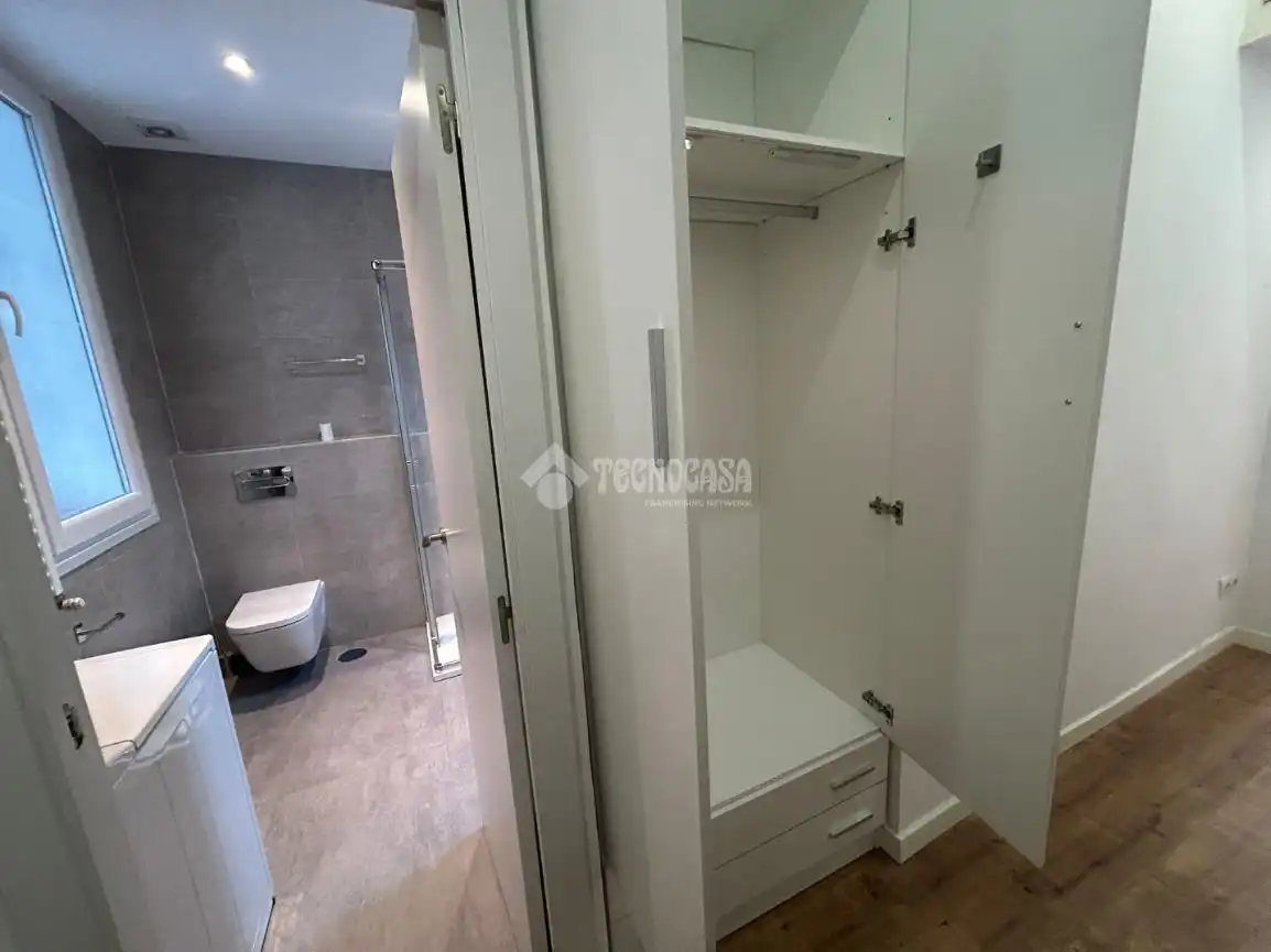 Bathroom of Flat for rent in Madrid  with Air Conditioner, Heating and Parquet flooring