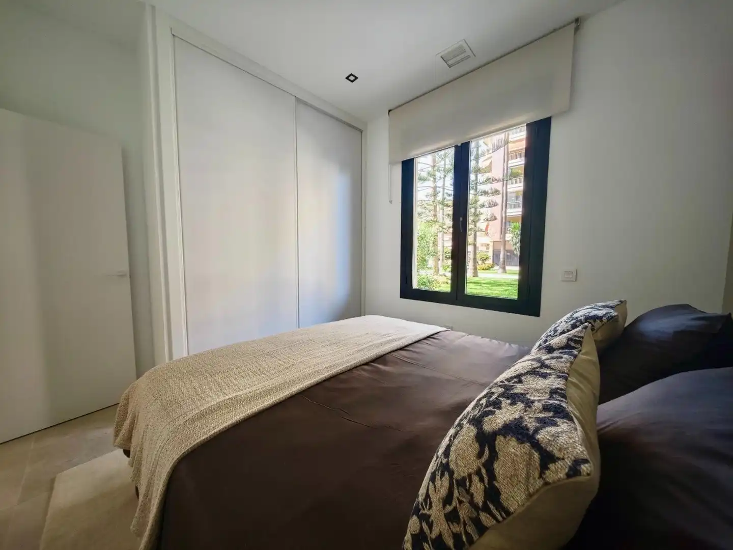 Schlafzimmer von Erdgeschoss zum Verkauf in Fuengirola mit Klimaanlage, Heizung und Terrasse