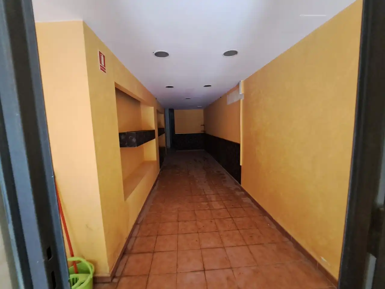 Gewerbefläche zur Miete in Calle del Monasterio de Siresa 8