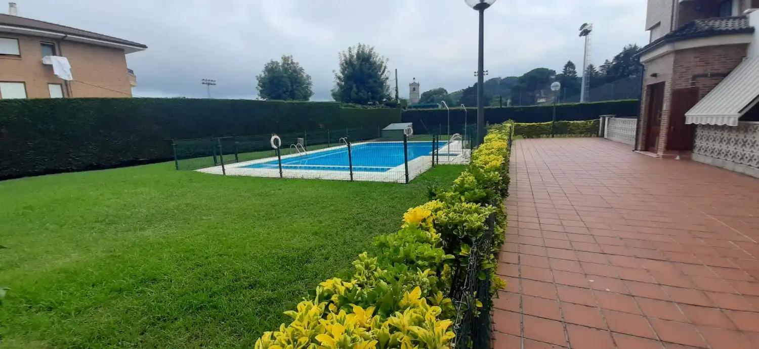 Piscina de Piso en venta en Bárcena de Cicero con Calefacción, Terraza y Trastero