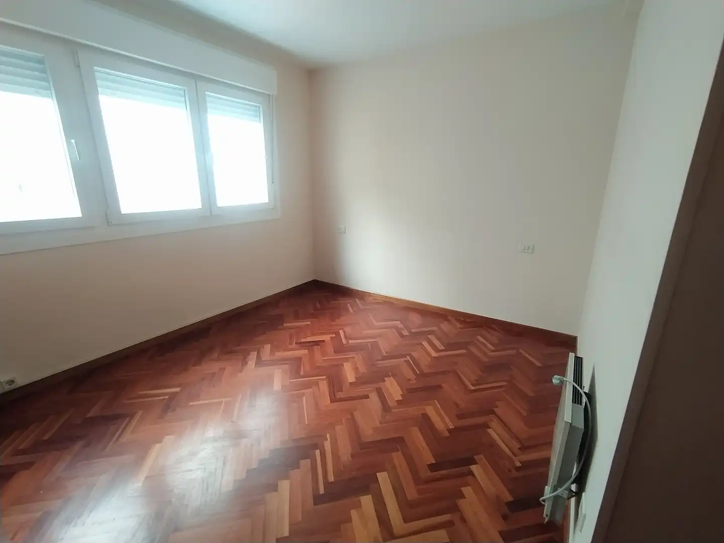 Habitación de Piso de alquiler en Vigo  con Calefacción, Parquet y Horno