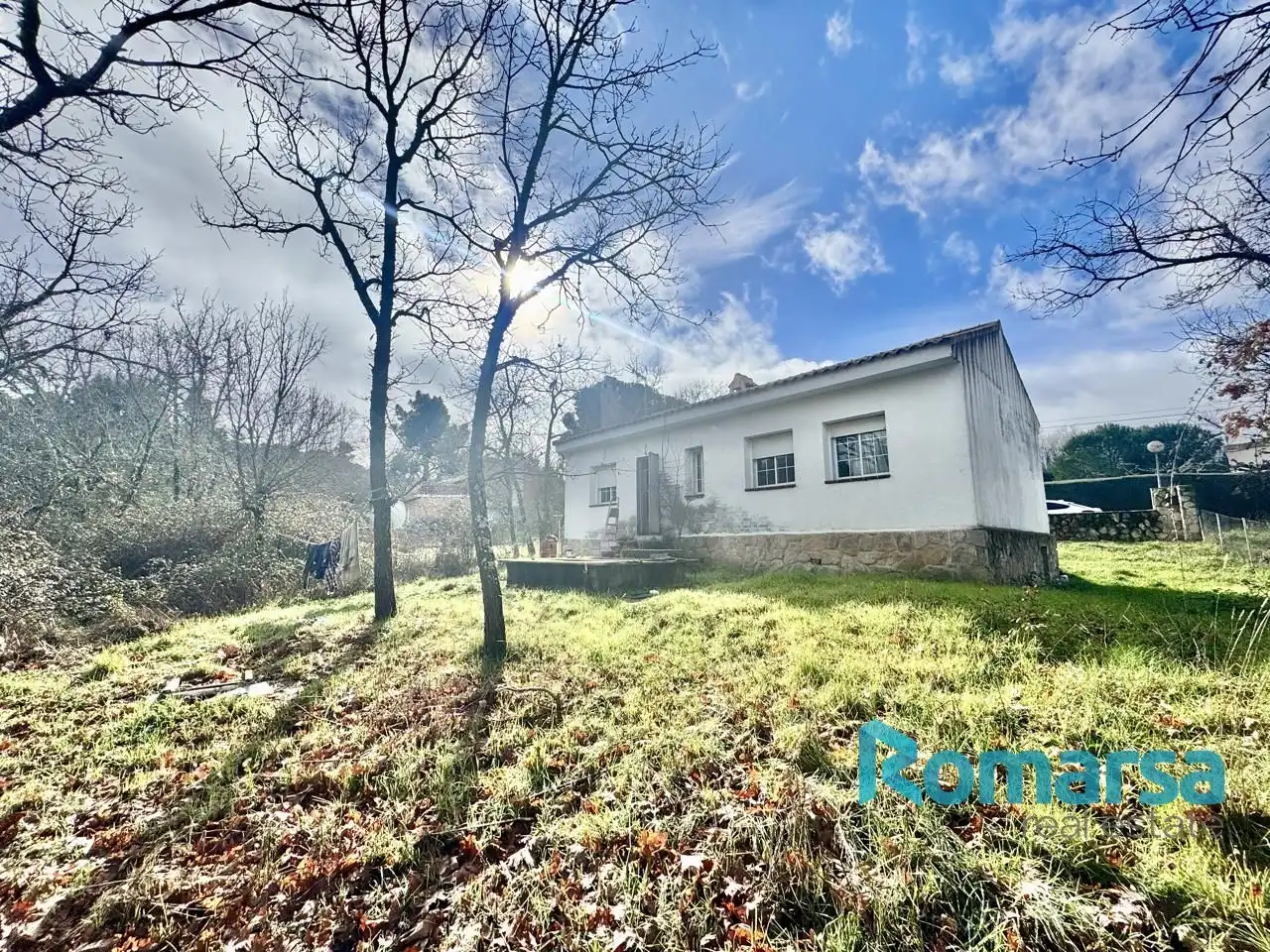 Vista exterior de Casa o chalet en venta en Navahondilla con Calefacción, Jardín privado y Trastero