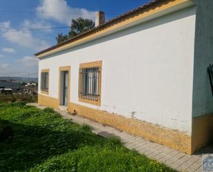 Exterior view of Country house for sale in La Zarza (Badajoz)