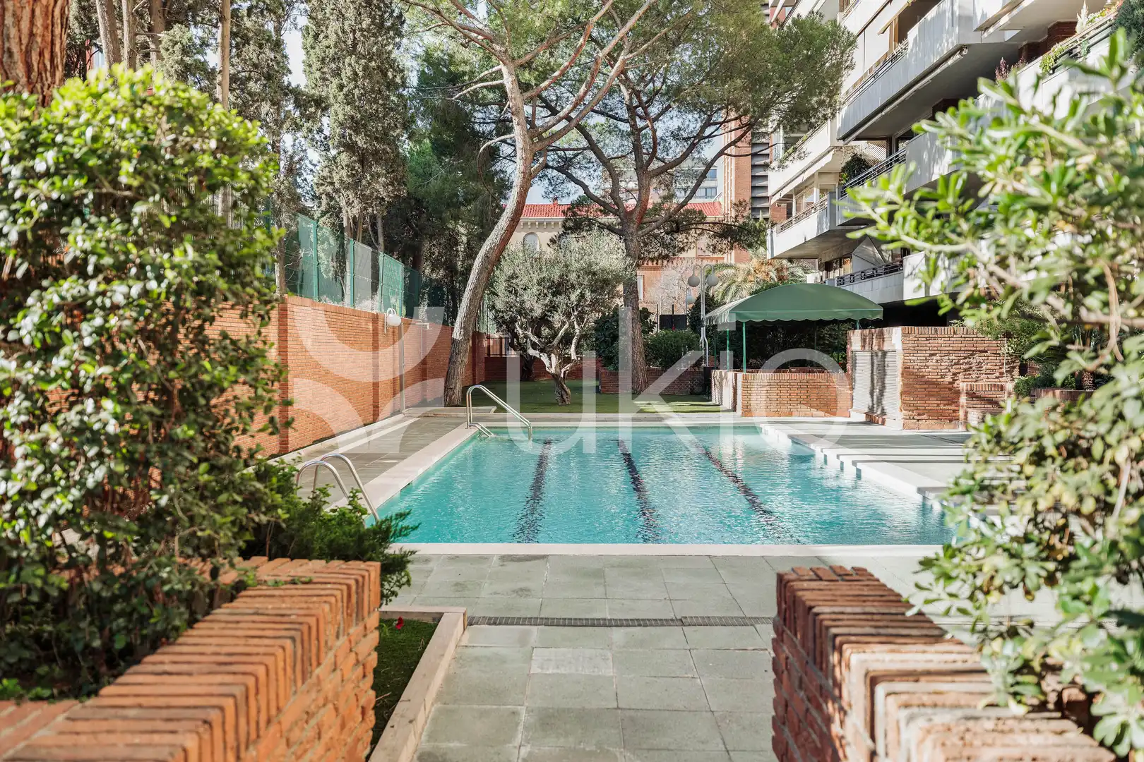 Swimming pool of Apartments for rent in Barcelona  with Air Conditioner, Heating and Terrace
