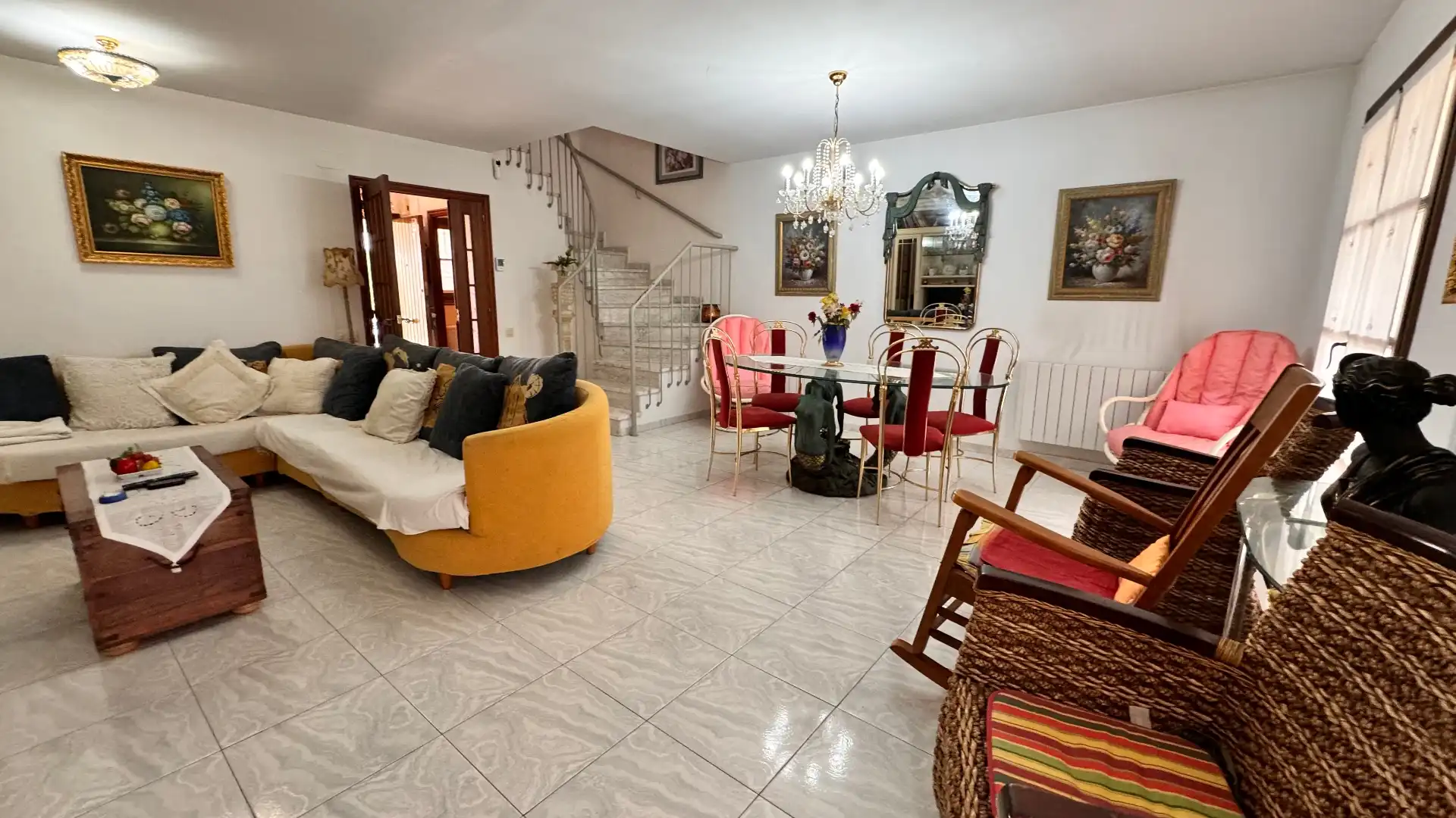 Sala d'estar de Casa adosada en venda en Torredembarra amb Jardí privat, Terrassa i Traster
