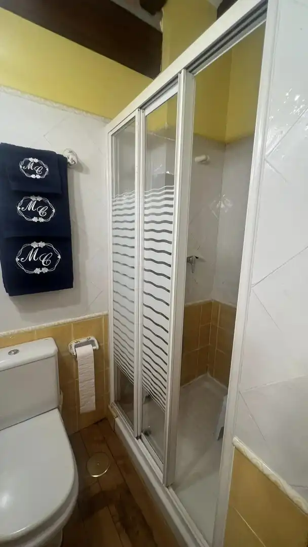 Badezimmer von Haus oder Chalet zum Verkauf in Suances mit Heizung, Privatgarten und Parkett