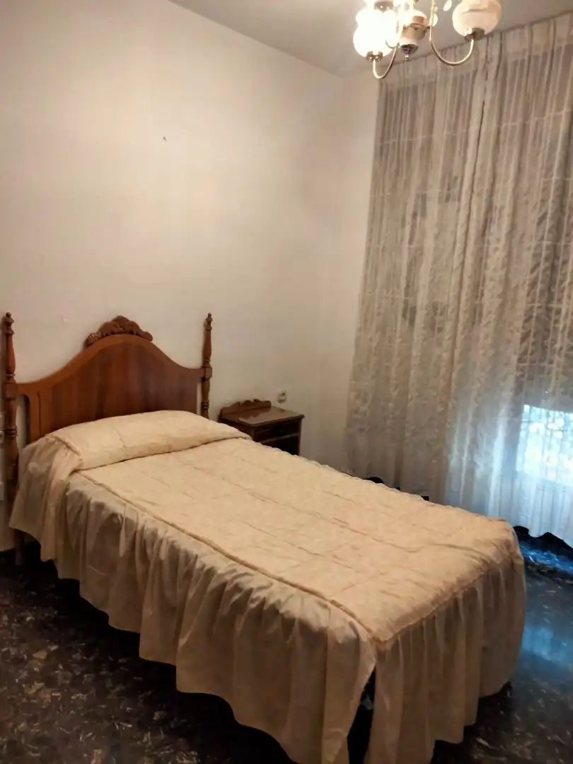 Habitación de Apartamento de alquiler en Albacete con Aire acondicionado y Amueblado