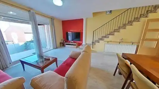 Sala de estar de Casa o chalet en venta en Santa Perpètua de Mogoda con Aire acondicionado, Calefacción y Jardín privado