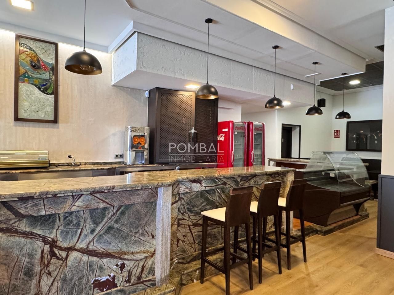 Cuina de Local de lloguer en Ourense Capital  amb Moblat