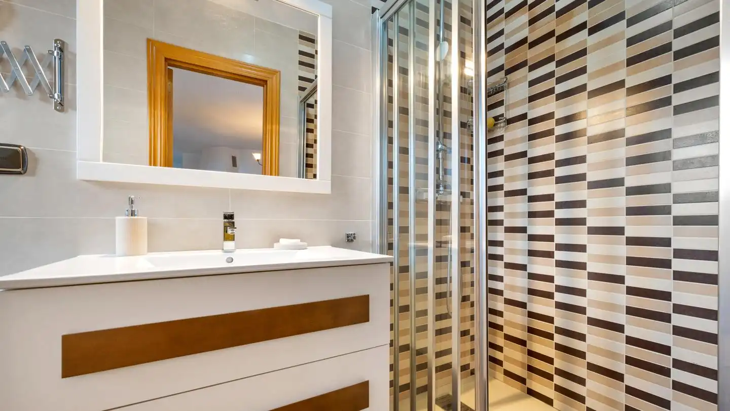Bathroom of Houses for sale in Almuñécar  with Air Conditioner, Private garden and Terrace