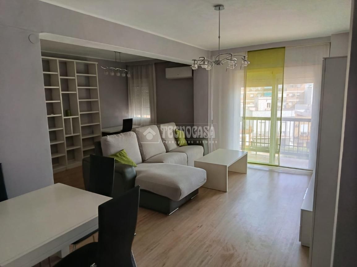Wohnzimmer von Wohnung miete in Castilleja de la Cuesta