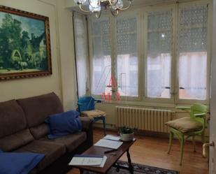 Sala d'estar de Pis de lloguer en León Capital  amb Calefacció i Moblat