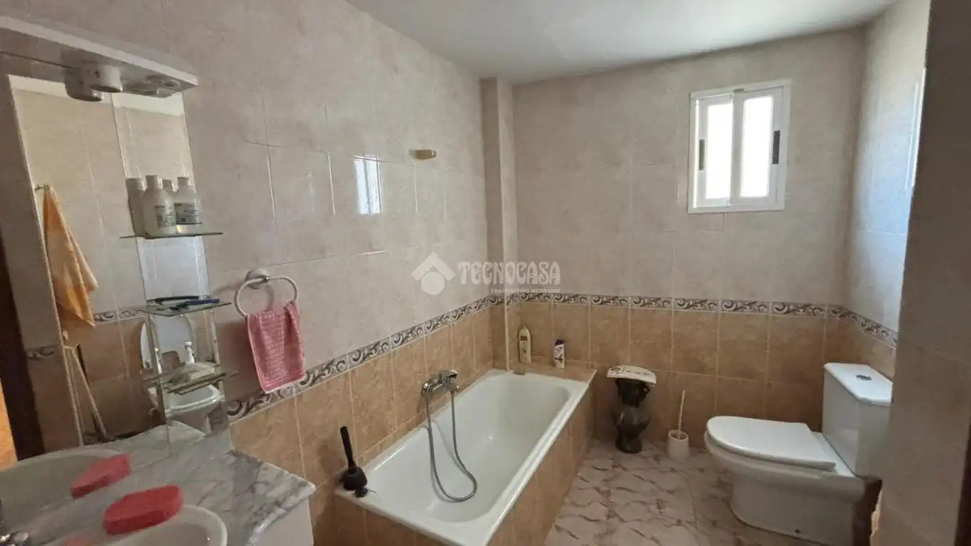 Baño de Piso en venta en Jaén con Balcón