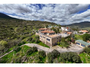Detached house with pool for sale in El Tiemblo