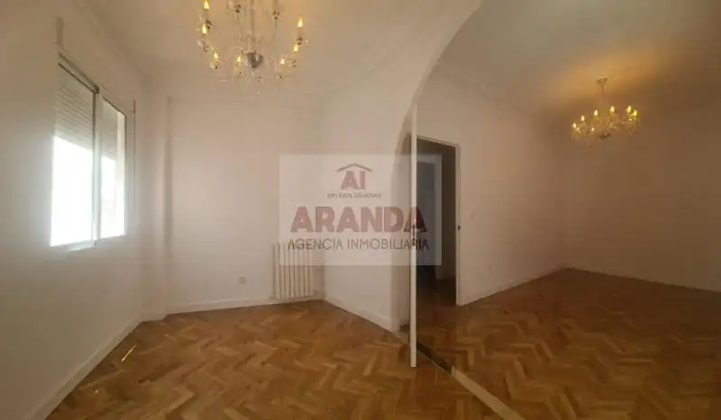 Schlafzimmer von Wohnung zur Miete in Zaragoza mit Klimaanlage, Heizung und Ofen