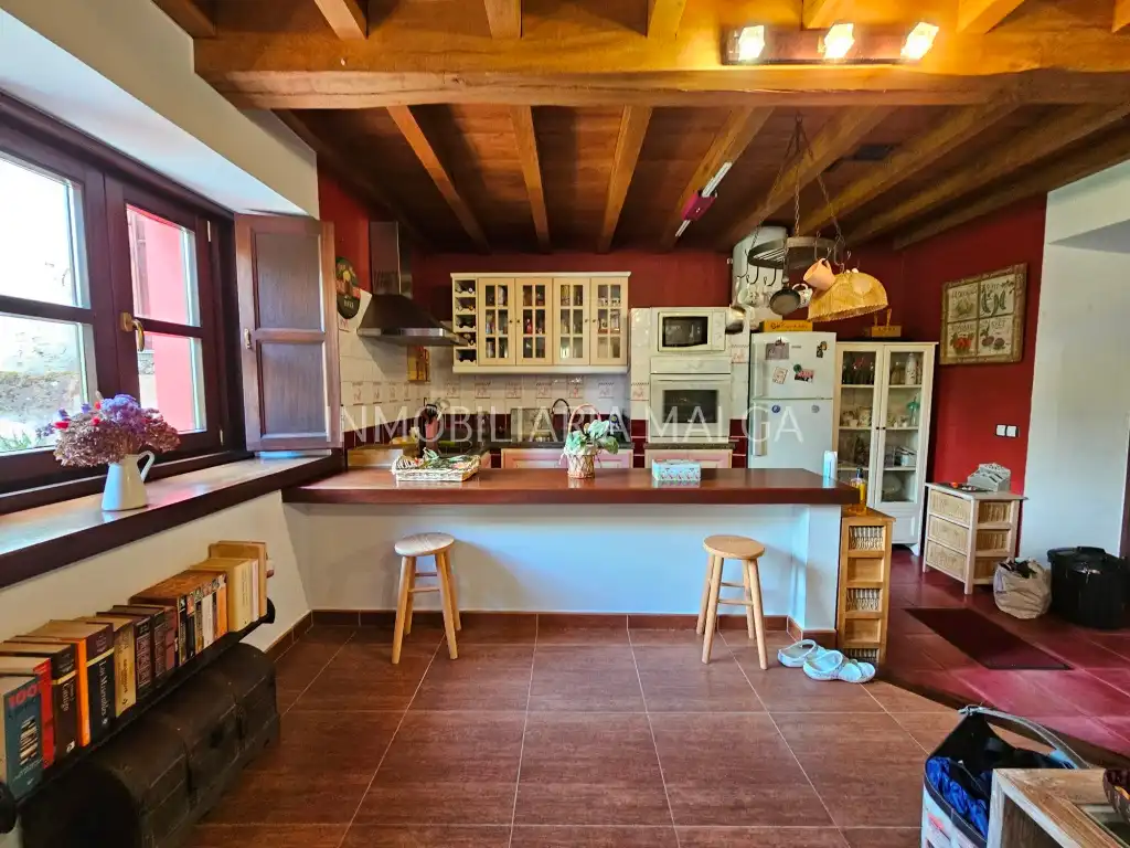 Cuina de Casa o xalet en venda en Villaviciosa amb Calefacció, Jardí privat i Parquet