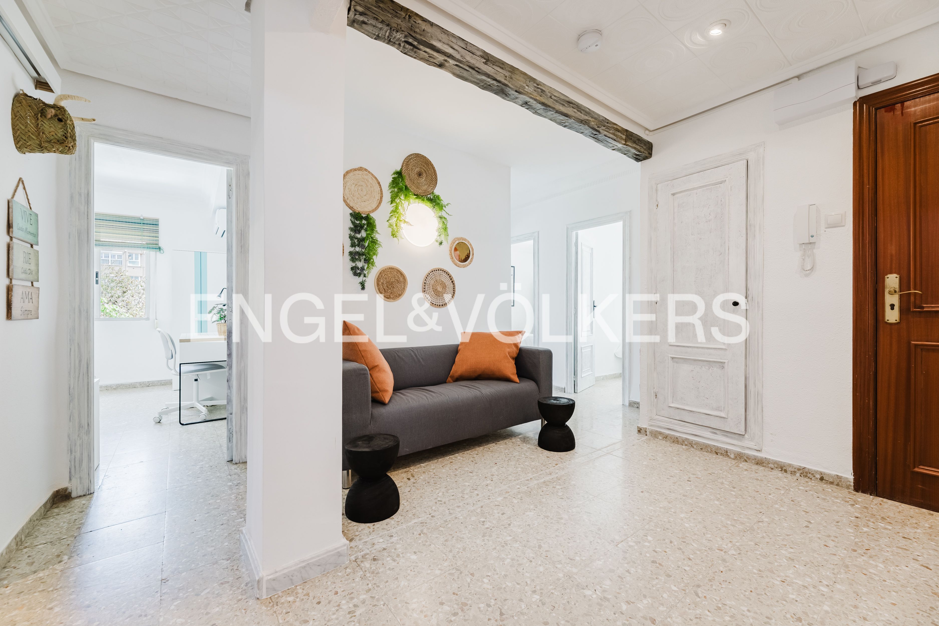 Piso de alquiler en  Valencia Capital con Aire acondicionado, Calefacción y Amueblado