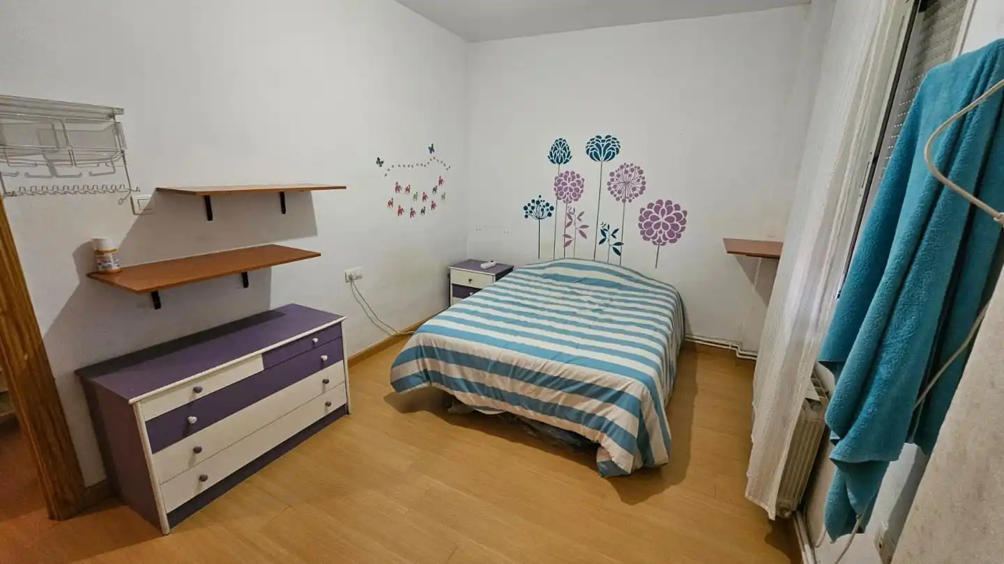 Schlafzimmer von Wohnung zum Verkauf in Granada mit Möbliert