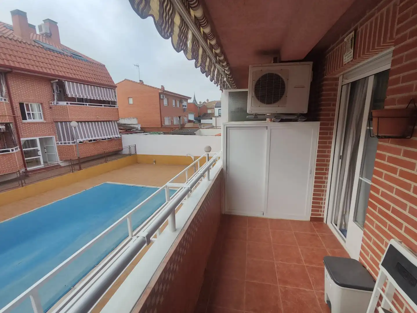 Piscina de Dúplex en venta en Sevilla la Nueva con Aire acondicionado, Calefacción y Terraza