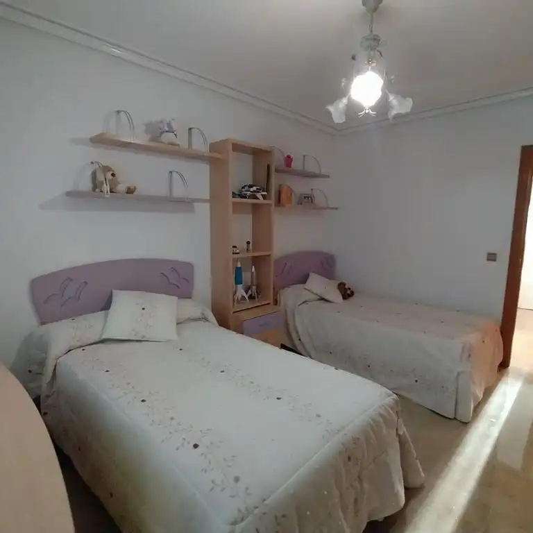 Dormitori de Casa o xalet en venda en Orihuela amb Aire condicionat, Jardí privat i Terrassa