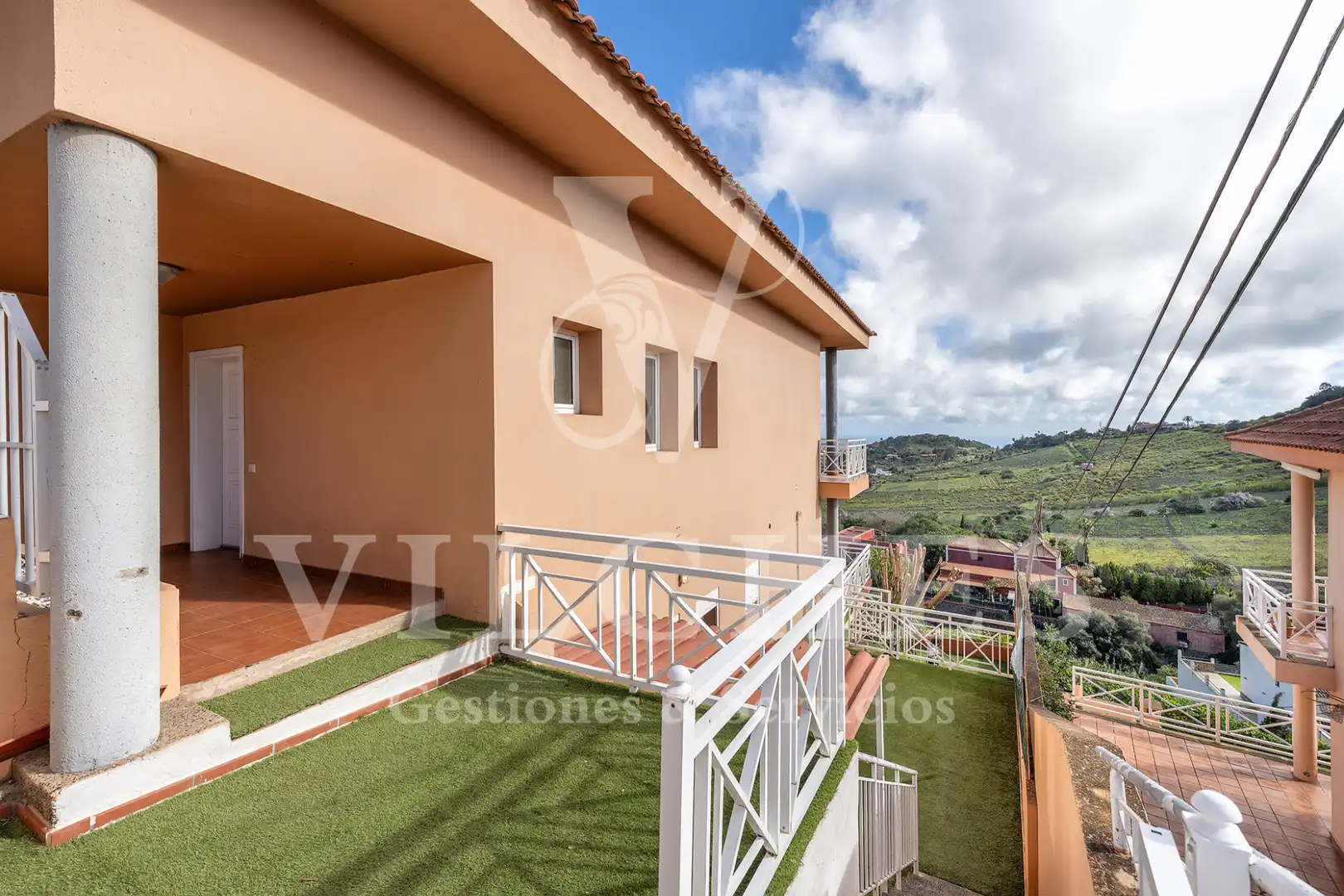 Vista exterior de Casa adosada en venda en Santa Brígida amb Aire condicionat, Jardí privat i Terrassa