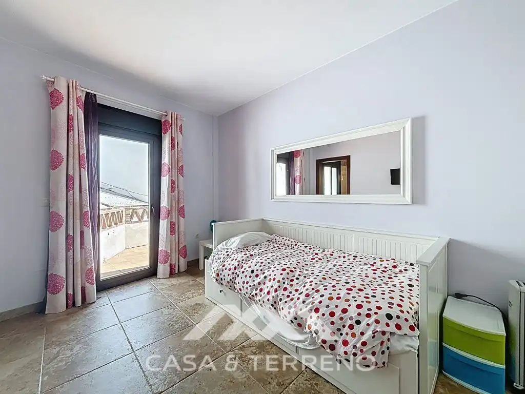 Habitación de Casa adosada en venta en Salares con Terraza