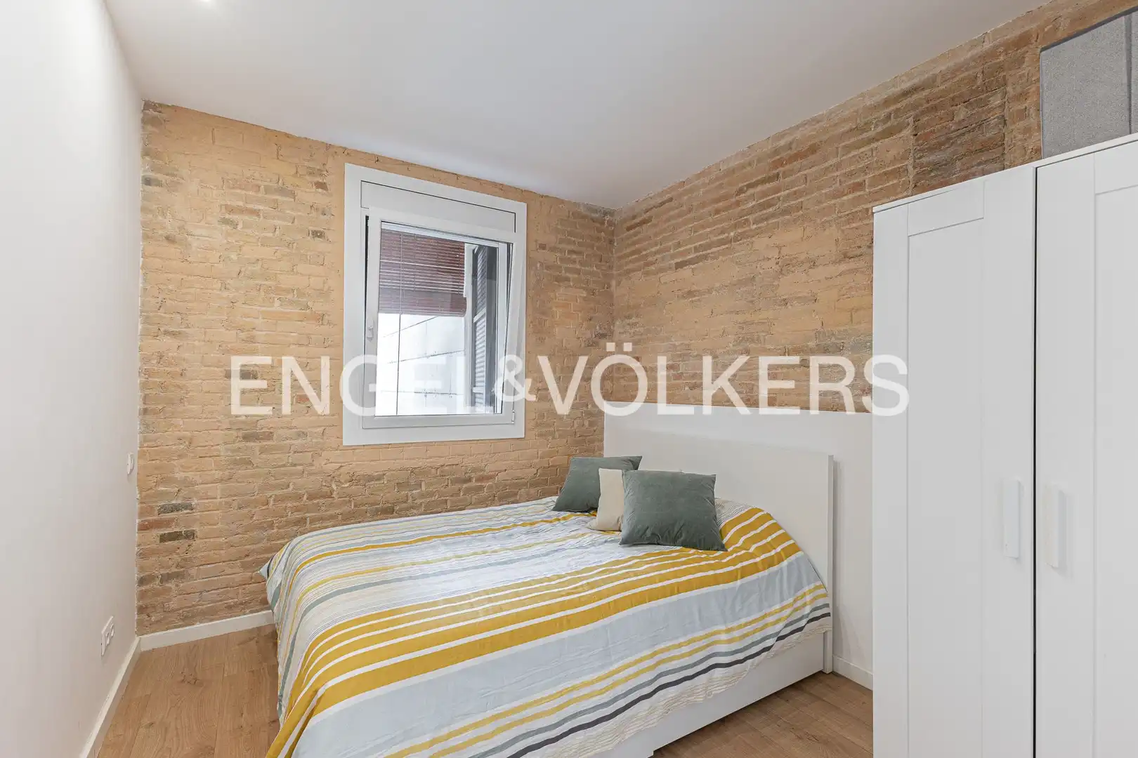 Habitación de Piso en venta en Barcelona con Calefacción, Parquet y Balcón