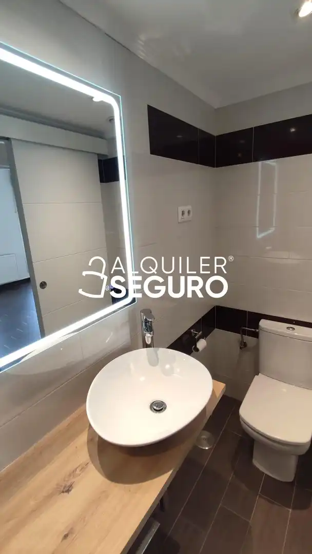 Bathroom of Flat for rent in Madrid  with Heating, Storage room and Furnished