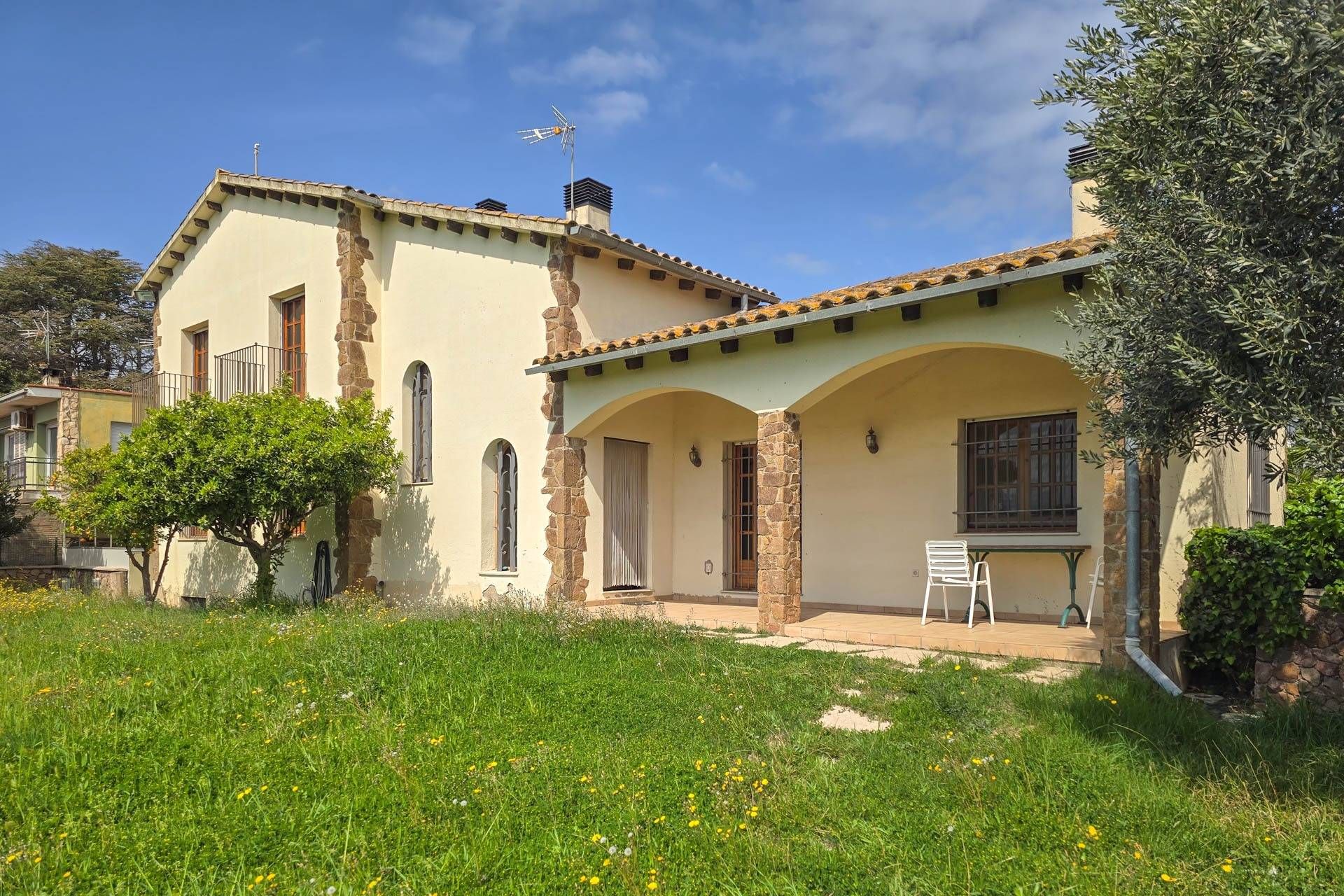 Exterior view of House or chalet for sale in Sant Pere Pescador  with Air Conditioner, Heating and Private garden