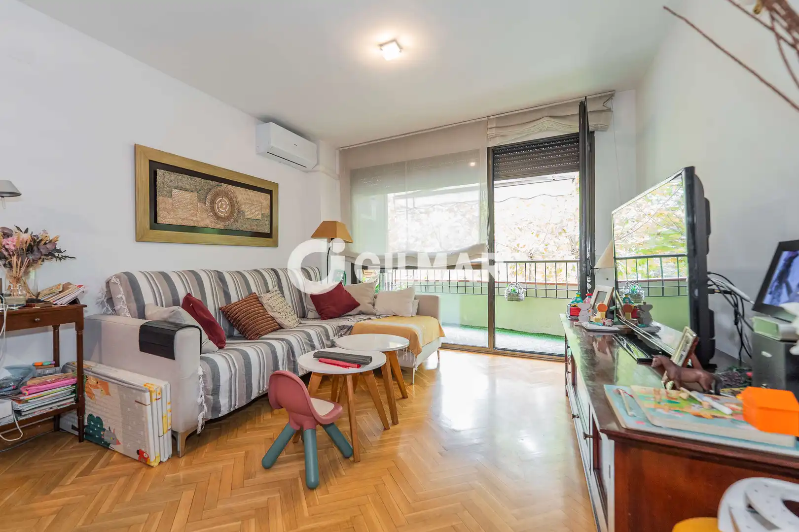 Living room of Flat for sale in Pozuelo de Alarcón  with Heating, Private garden and Swimming Pool