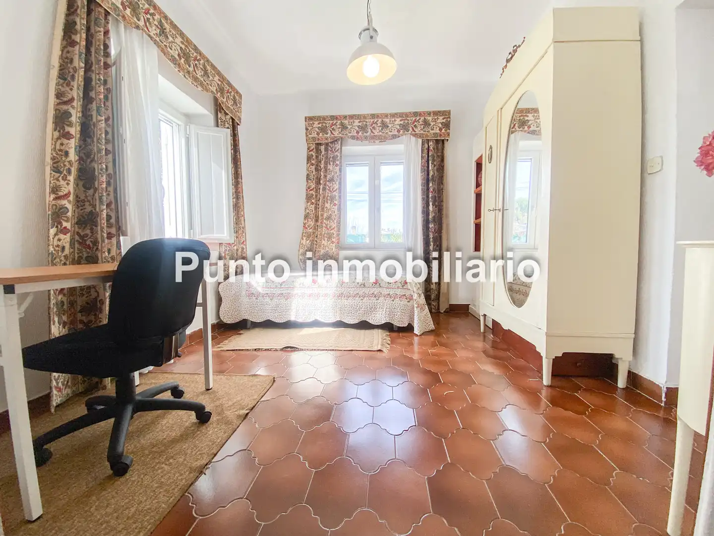 Sala d'estar de Casa o xalet en venda en Valladolid amb Jardí privat i Terrassa