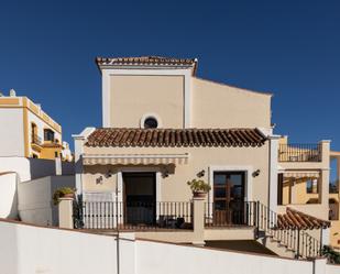 Vista exterior de Casa adosada en venda en Benahavís amb Terrassa i Balcó