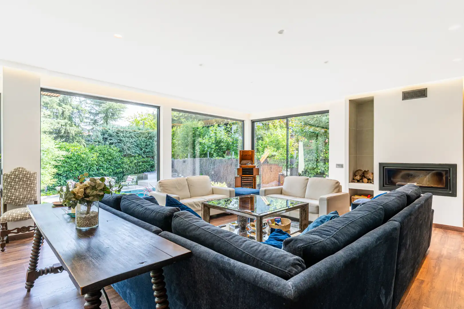 Living room of Houses for sale in Majadahonda  with Air Conditioner, Heating and Private garden