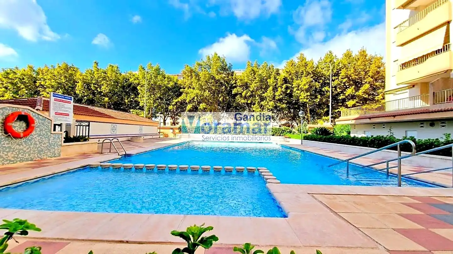 Piscina de Apartament en venda en Gandia amb Aire condicionat, Jardí privat i Terrassa