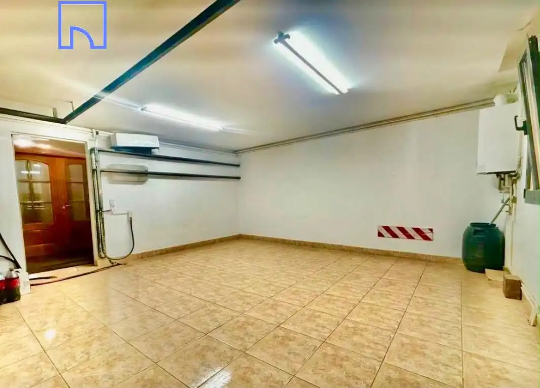 Houses for sale in Tudela  with Air Conditioner, Heating and Storage room