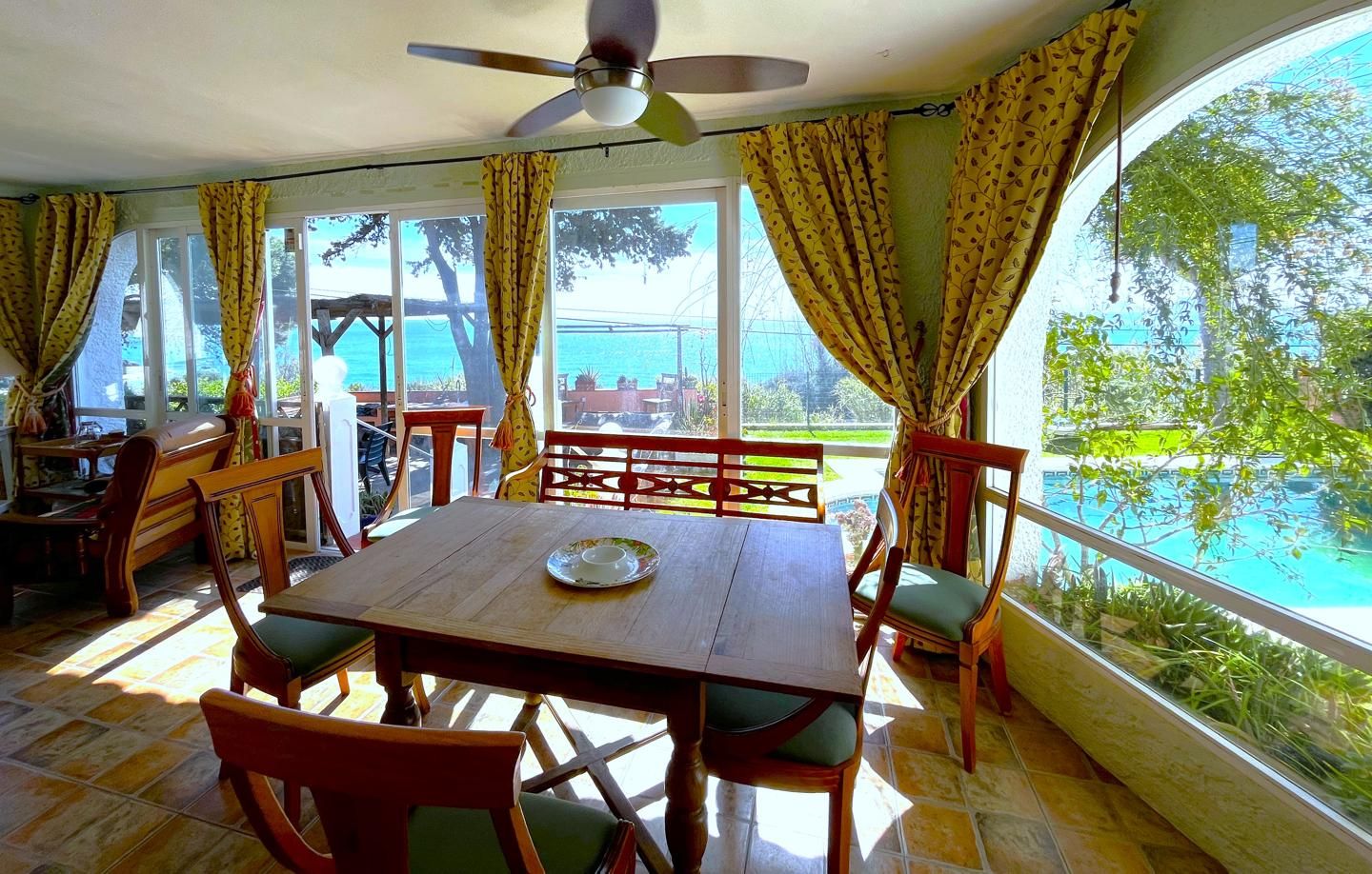 Menjador de Casa o xalet en venda en Sotogrande amb Jardí privat, Terrassa i Piscina