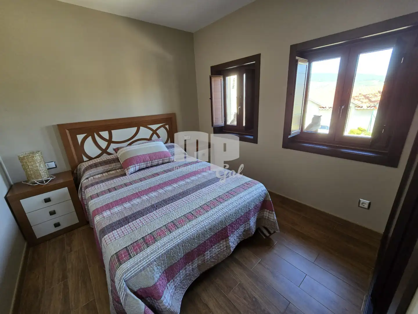 Dormitori de Finca rústica en venda en Moaña amb Jardí privat, Traster i Moblat