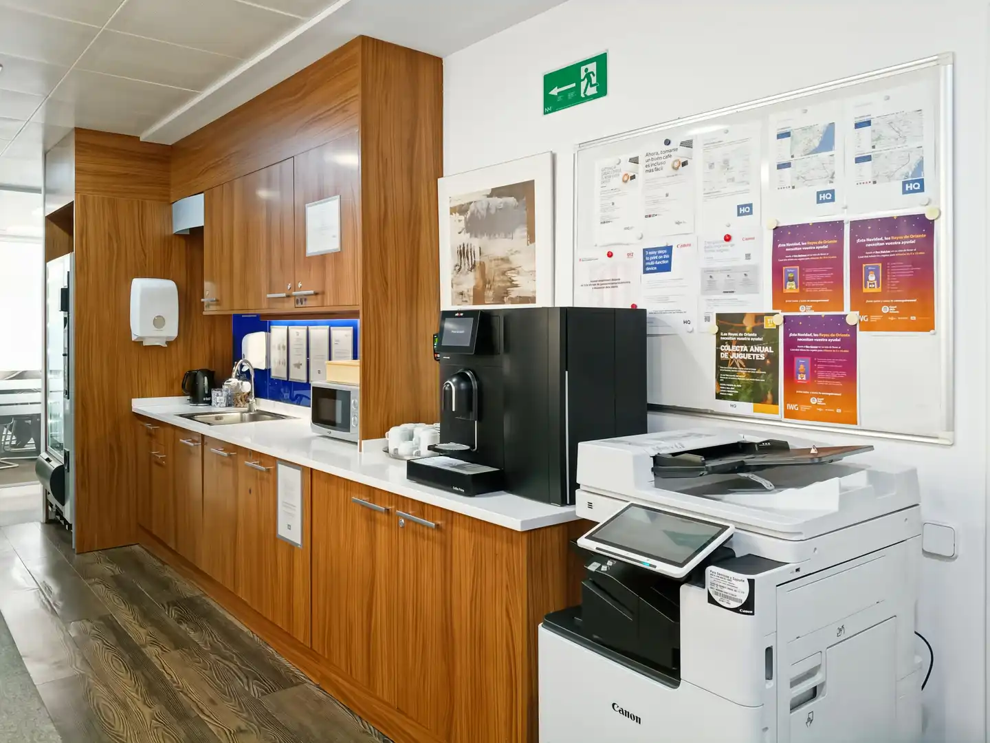 Küche von Büro zur Miete in Barcelona mit Klimaanlage, Heizung und Möbliert