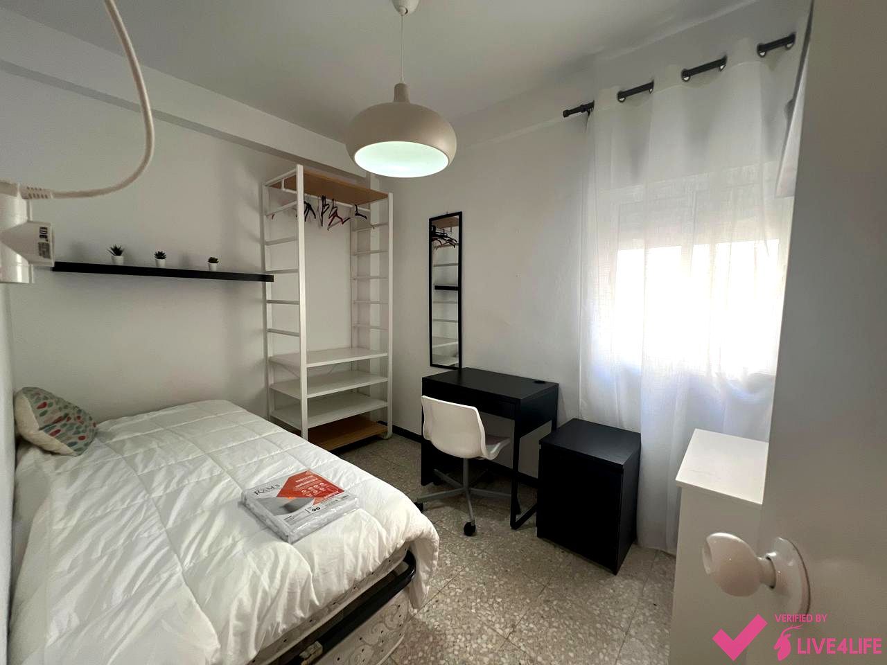 Bedroom of Flat to share in  Sevilla Capital  with Furnished