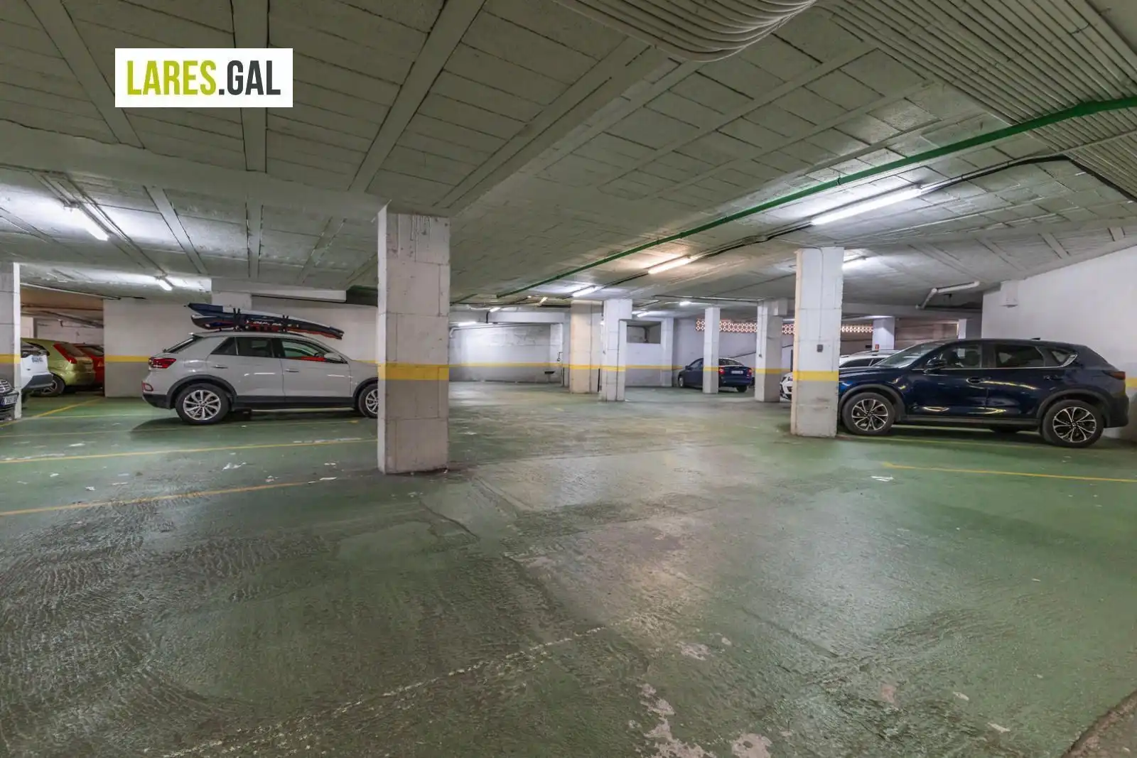 Parkplatz von Garage zum Verkauf in Cangas 