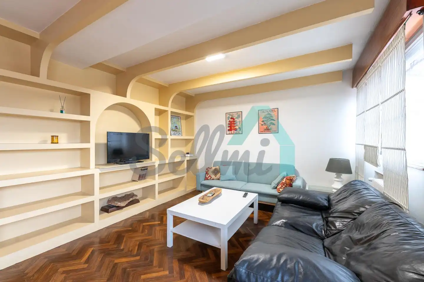 Sala d'estar de Pis de lloguer en Oviedo  amb Calefacció, Parquet i Moblat