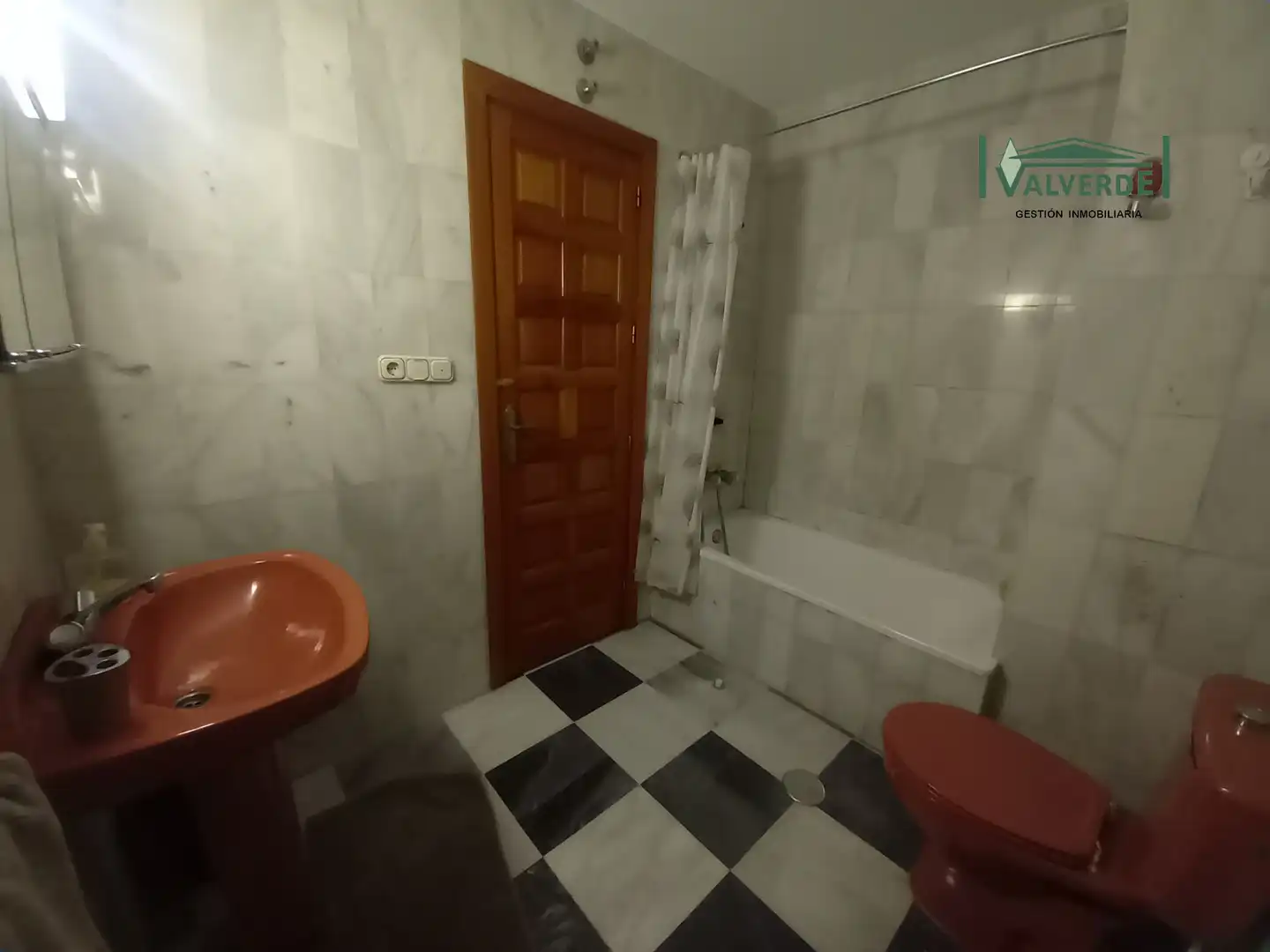 Bathroom of Apartments for rent in Granada  with Air Conditioner, Heating and Furnished