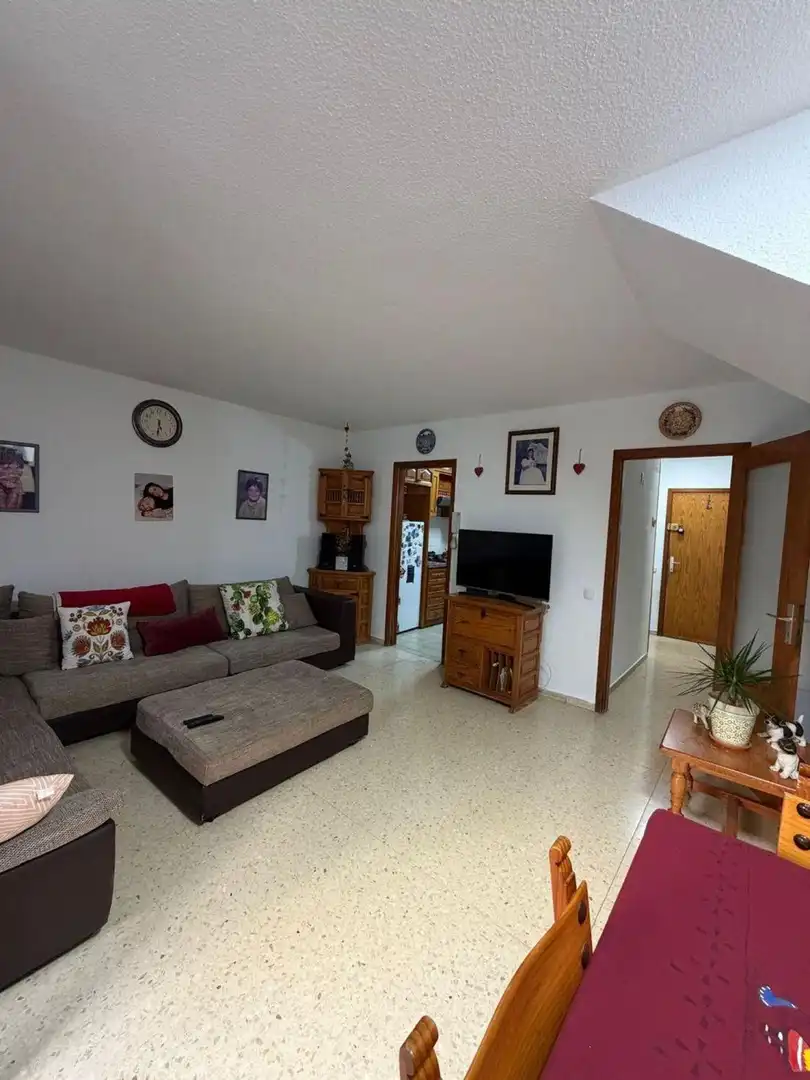 Sala d'estar de Casa adosada en venda en Puerto de la Cruz amb Jardí privat, Terrassa i Moblat