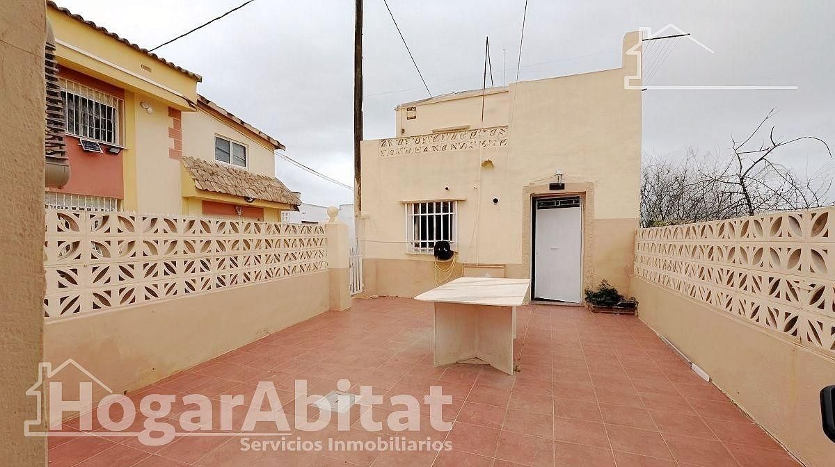 Vista exterior de Casa o xalet en venda en Torrent amb Aire condicionat, Terrassa i Traster