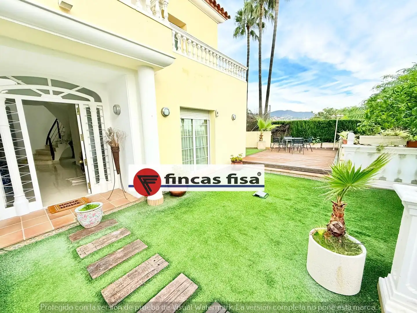 Vista exterior de Casa o xalet en venda en Premià de Dalt amb Aire condicionat, Calefacció i Jardí privat