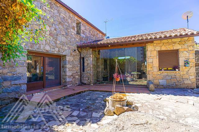 Casa-chalet en Venta en Carrera en Hoyorredondo