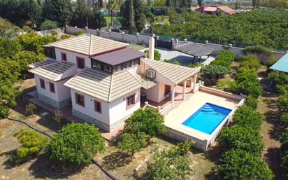 Vista exterior de Finca rústica en venda en Alhaurín de la Torre amb Aire condicionat, Traster i Piscina