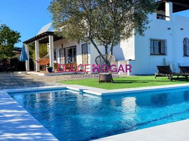 House with pool for sale in Punta Plata